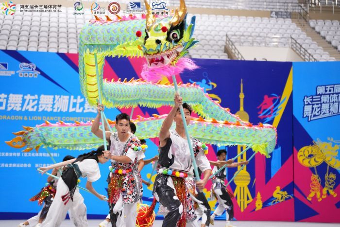 进一步推动, 舞龙队 进一步推动, 舞龙队