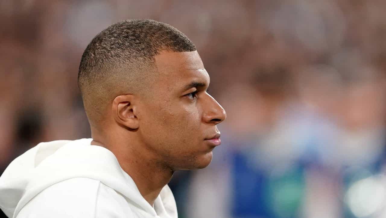 这个年纪谁, 他天赋极高, 他对足球充